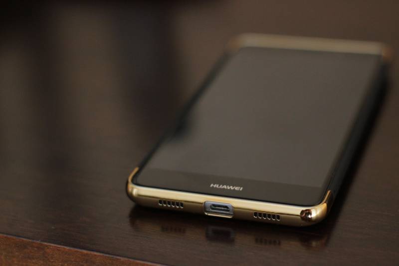 Remplacement batterie smartphone Huawei zone Six Fours